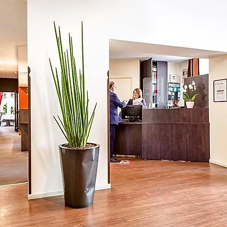 Hi